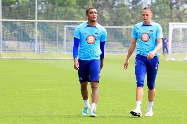 DEU, DFL, 2 FBL Hertha BSC, Training, 07 05 2024, Sportforum, Berlin, DEU, DFL, 2 FBL Hertha BSC, Training, in the picture Bradley Ibrahim Hertha BSC Berlin 23 , Derry Scherhant Hertha BSC Berlin 39 DFL regulations prohibit any use of Photographs as image sequences and or quasi video Foto Juergen Engler nordphoto GmbH nordphotoxGmbHx xEngler nph00076