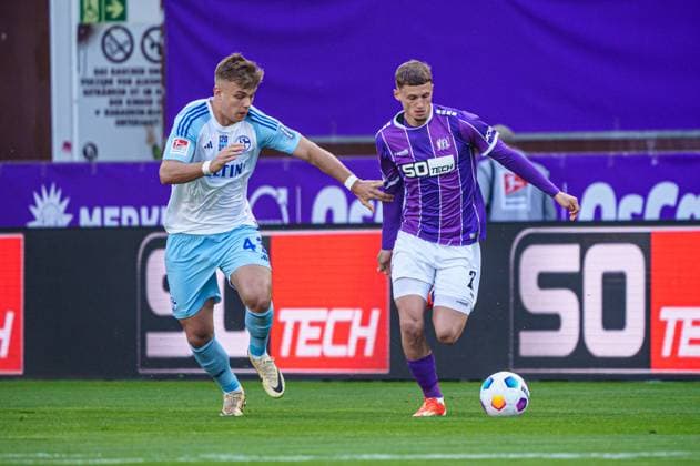 Keke Topp FC Schalke 04, 42 , Athanasios Androutsos VfL Osnabrueck, 02 GER, VfL Osnabrueck vs FC Schalke 04, Football, 2 Bundesliga, Matchday 32, Season 2023 2024, 07 05 2024 DFL REGULATES PROHIBIT ANY USE OF PHOTOGRAPHS AS IMAGE SEQUENCES AND OR QUASI VIDEO GER, VfL Osnabrueck vs FC Schalke 04, Football, 2 Bundesliga, Matchday 32, Season 2023 2024, 07 05 2024 Hamburg Copyright: xEibner-Pressefoto MarcelxvonxFehrnx EP_MFN