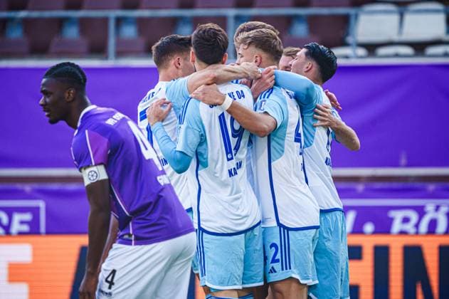 Goal celebration FC Schalke 04 after goal to 0 1 Keke Topp FC Schalke 04, 42 GER, VfL Osnabrueck vs FC Schalke 04, Soccer, 2 Bundesliga, Matchday 32, Season 2023 2024, 07 05 2024 DFL REGULATES PROHIBIT ANY USE OF PHOTOGRAPHS AS IMAGE SEQUENCES AND OR QUASI VIDEO GER, VfL Osnabrueck vs FC Schalke 04, Football, 2 Bundesliga, Matchday 32, Season 2023 2024, 07 05 2024 Hamburg Copyright: xEibner-Pressefoto MarcelxvonxFehrnx EP_MFN