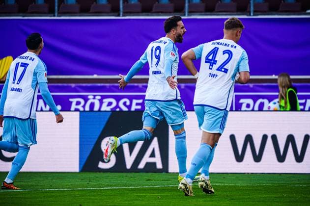 Goal celebration FC Schalke 04 after goal to 0 2 Kenan Karaman FC Schalke 04, 19 GER, VfL Osnabrueck vs FC Schalke 04, Soccer, 2 Bundesliga, Matchday 32, Season 2023 2024, 07 05 2024 DFL REGULATES PROHIBIT ANY USE OF PHOTOGRAPHS AS IMAGE SEQUENCES AND OR QUASI VIDEO GER, VfL Osnabrueck vs FC Schalke 04, Football, 2 Bundesliga, Matchday 32, Season 2023 2024, 07 05 2024 Hamburg Copyright: xEibner-Pressefoto MarcelxvonxFehrnx EP_MFN