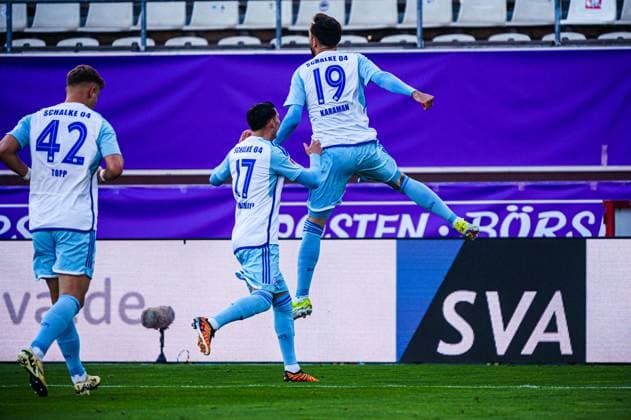 Goal celebration FC Schalke 04 after goal to 0 2 Kenan Karaman FC Schalke 04, 19 GER, VfL Osnabrueck vs FC Schalke 04, Soccer, 2 Bundesliga, Matchday 32, Season 2023 2024, 07 05 2024 DFL REGULATES PROHIBIT ANY USE OF PHOTOGRAPHS AS IMAGE SEQUENCES AND OR QUASI VIDEO GER, VfL Osnabrueck vs FC Schalke 04, Football, 2 Bundesliga, Matchday 32, Season 2023 2024, 07 05 2024 Hamburg Copyright: xEibner-Pressefoto MarcelxvonxFehrnx EP_MFN