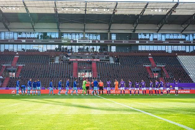 Entry of the teams in front of empty stands GER, VfL Osnabrueck vs FC Schalke 04, Football, 2 Bundesliga, Matchday 32, Season 2023 2024, 07 05 2024 DFL REGULATES PROHIBIT ANY USE OF PHOTOGRAPHS AS IMAGE SEQUENCES AND OR QUASI VIDEO GER, VfL Osnabrueck vs FC Schalke 04, Football, 2 Bundesliga, Matchday 32, Season 2023 2024, 07 05 2024 Hamburg Copyright: xEibner-Pressefoto MarcelxvonxFehrnx EP_MFN