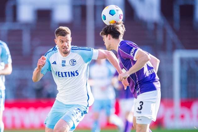 07 05 2024 Soccer, 2023 2024, 2 Bundesliga, Matchday 32, VfL Osnabrück FC Schalke 04 L R Simon Terodde Schalke , Florian Kleinhansl Osnabrück DFL REGULATIONS PROHIBIT ANY USE OF PHOTOGRAPHS AS IMAGE SEQUENCES AND OR QUASI VIDEO