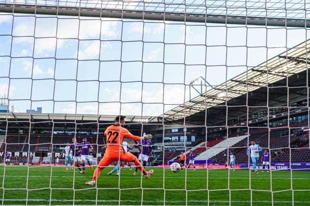 Goal for 0 1 Keke Topp FC Schalke 04, 42 , Remote rear goal camera GER, VfL Osnabrueck vs FC Schalke 04, Soccer, 2 Bundesliga, Matchday 32, Season 2023 2024, 07 05 2024 DFL REGULATES PROHIBIT ANY USE OF PHOTOGRAPHS AS IMAGE SEQUENCES AND OR QUASI VIDEO GER, VfL Osnabrueck vs FC Schalke 04, Football, 2 Bundesliga, Matchday 32, Season 2023 2024, 07 05 2024 Hamburg Copyright: xEibner-Pressefoto MarcelxvonxFehrnx EP_MFN