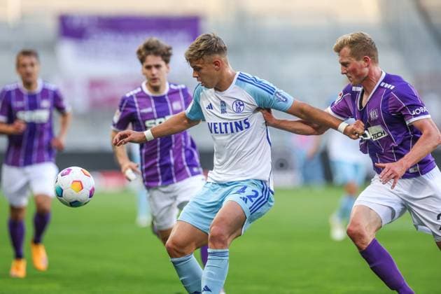 07 05 2024, Football, Season 2023 2024, 2 Bundesliga, Matchday 32, VfL Osnabrück FC Schalke 04, f l Keke Topp FC Schalke 04 , Niklas Wiemann VfL Osnabrück Hamburg Stadion am Millerntor Hamburg Germany xRHR PHOTO TRx Copyright: TimxRehbein RHR-FOTOx RHR-FOTO TR