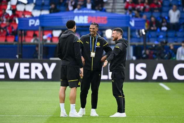 Borussia Dortmund players arrive at the stadium prior to the UEFA Champions League match between Paris Saint Germain and Borussia Dortmund at Parc Des Princes on May 07, 2024 in Paris, France. ( Photo by federico pestellini panoramic ) - FOOTBALL : PSG vs Borussia Dortmund - Ligue des Champions - 07 05 2024 FedericoPestellini Panoramic 