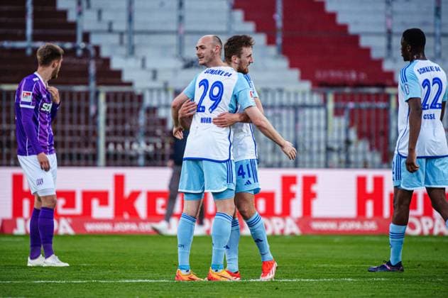 FC Schalke 04 cheers after victory end of match GER, VfL Osnabrueck vs FC Schalke 04, Football, 2 Bundesliga, Matchday 32, Season 2023 2024, 07 05 2024 DFL REGULATES PROHIBIT ANY USE OF PHOTOGRAPHS AS IMAGE SEQUENCES AND OR QUASI VIDEO GER, VfL Osnabrueck vs FC Schalke 04, Football, 2 Bundesliga, Matchday 32, Season 2023 2024, 07 05 2024 Hamburg Copyright: xEibner-Pressefoto MarcelxvonxFehrnx EP_MFN