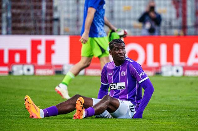 Kwasi Wriedt VfL Osnabrueck, 10 enttaeuscht enttaeuschung nach Niederlage GER, VfL Osnabrueck vs FC Schalke 04, Football, 2 Bundesliga, Matchday 32, Season 2023 2024, 07 05 2024 DFL REGULATES PROHIBIT ANY USE OF PHOTOGRAPHS AS IMAGE SEQUENCES AND OR QUASI VIDEO GER, VfL Osnabrueck vs FC Schalke 04, Football, 2 Bundesliga, Matchday 32, Season 2023 2024, 07 05 2024 Hamburg Copyright: xEibner-Pressefoto MarcelxvonxFehrnx EP_MFN