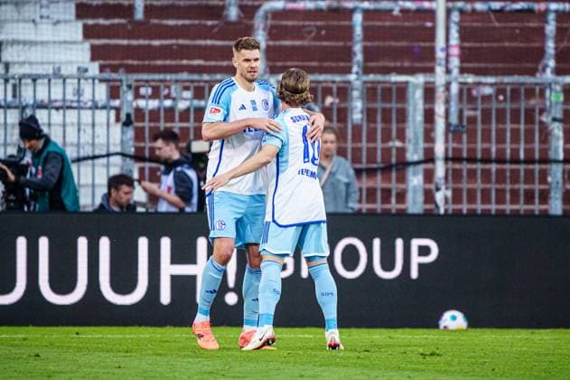 FC Schalke 04 cheers after victory end of match GER, VfL Osnabrueck vs FC Schalke 04, Football, 2 Bundesliga, Matchday 32, Season 2023 2024, 07 05 2024 DFL REGULATES PROHIBIT ANY USE OF PHOTOGRAPHS AS IMAGE SEQUENCES AND OR QUASI VIDEO GER, VfL Osnabrueck vs FC Schalke 04, Football, 2 Bundesliga, Matchday 32, Season 2023 2024, 07 05 2024 Hamburg Copyright: xEibner-Pressefoto MarcelxvonxFehrnx EP_MFN