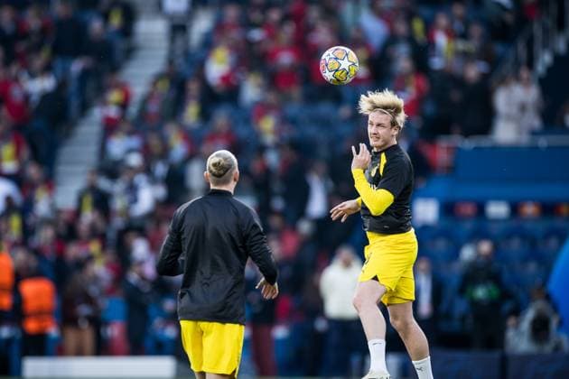 UEFA Champions League FC Paris Saint Germain Borussia Dortmund 07 05 2024 Julian Brandt Borussia Dortmund, 19 Header in warm up UEFA Champions League FC Paris Saint Germain Borussia Dortmund , Paris, Parc des Princes Copyright: xBEAUTIFULxSPORTS Wunderlx