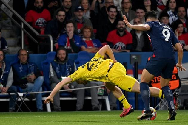 07 05 2024, xjrdrx, Football UEFA Champions League, Paris St Germain Borussia Dortmund emspor, v l Julian Ryerson Borussia Dortmund Goncalo Ramos PSG Paris St Germain duel, action, action, battle for the ball DFL DFB REGULATIONS PROHIBIT ANY USE OF PHOTOGRAPHS as IMAGE SEQUENCES and or QUASI VIDEO Paris