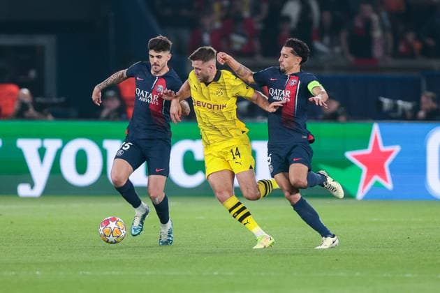 07 05 2024, Football, Season 2023 2024, UEFA Champions League, Semi-final, Paris Saint Germain Borussia Dortmund, f l Lucas Beraldo Paris Saint Germain , Niclas Füllkrug Borussia Dortmund , Marquinhos Paris Saint Germain in duel, Paris Parc de Princes Paris France xRHR PHOTO DEx Copyright: DennisxEwert RHR-FOTOx RHR-FOTO DE