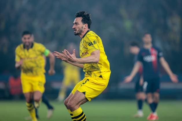 07 05 2024, Football, Season 2023 2024, UEFA Champions League, Semi-final, Paris Saint Germain Borussia Dortmund, Mats Hummels Borussia Dortmund celebrates the goal to 0 1, Paris Parc de Princes Paris France xRHR PHOTO DEx Copyright: DennisxEwert RHR-FOTOx RHR-FOTO DE