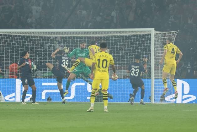 PSG - DORTMUND PHOTOPQR LE PARISIEN Le Parisien Arnaud Journois ; PARIS ; 07 05 2024 ; FOOTBALL , LIGUE DES CHAMPIONS UEFA , DEMI FINALE RETOUR , 07 05 2024 , PARIS , PARC DES PRINCES PARIS SG - BORUSSIA DORTMUND But de Mats Hummels. PHOTO LE PARISIEN ARNAUD JOURNOIS - France, Paris May 7, 2024 PSG vs Dortmund: Champions League PARIS France  Copyright: xPHOTOPQR LExPARISIEN MAXPPPxLexParisienx xArnaudxJournoisx 20240507LPA0718 20240507LPA0718