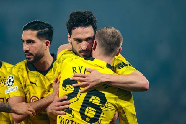 07 05 2024, Football, Season 2023 2024, UEFA Champions League, Semi-final, Paris Saint Germain Borussia Dortmund, f l Emre Can Borussia Dortmund , Mats Hummels Borussia Dortmund , Julian Ryerson Borussia Dortmund celebrate the goal to 0 1, Paris Parc de Princes Paris France xRHR PHOTO DEx Copyright: DennisxEwert RHR-FOTOx RHR-FOTO DE