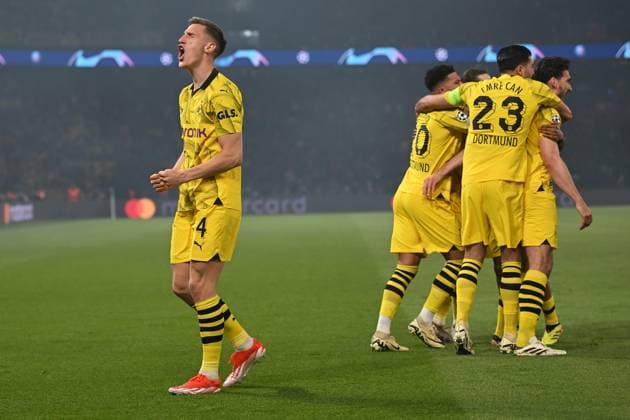 Paris, Parc des Princes, 07 05 24, GER, Men, UEFA Champions League, Semi-final, Season 2023 2024, Paris Saint Germain Borussia Dortmund Picture Nico SCHLOTTERBECK Dortmund cheers after the goal to 0 1 by Mats HUMMELS Dortmund Only for editorial use UEFA regulations prohibit any use of photographs as image sequences and or quasi video France