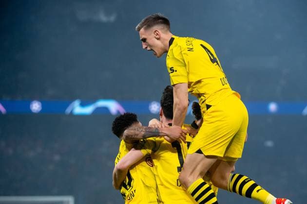 Mats Hummels Borussia Dortmund, 15 , Nico Schlotterbeck Borussia Dortmund, 04 celebrate the goal for 0 1, FRA, Paris Saint Germain PSG vs Borussia Dortmund BVB , Football, UEFA Champions League, Semi-final second leg, 2023 2024 season, 07 05 2024 FRA, Paris Saint Germain PSG vs Borussia Dortmund BVB , Football, UEFA Champions League, Semi-final second leg, 2023 2024 season, 07 05 2024 Paris Copyright: xEibner-Pressefoto Memmlerx EP_MMR