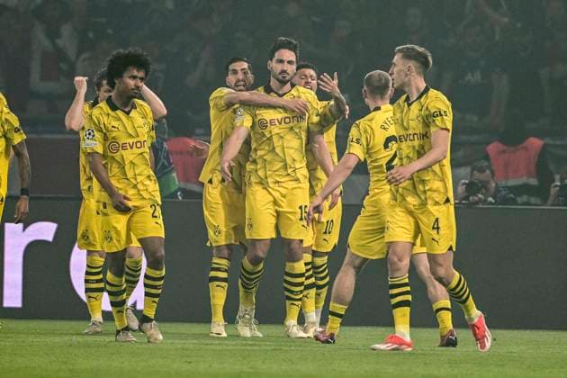 Goal celebration for 0 1 by Mats Hummels 15 Borussia Dortmund , Paris Saint Germain vs Borussia Dortmund, Football, Champions League, Semifinal, 07 05 2024 Paris Nordrhein Westfalen France Copyright: xkolbert-press MarcxNiemeyerx