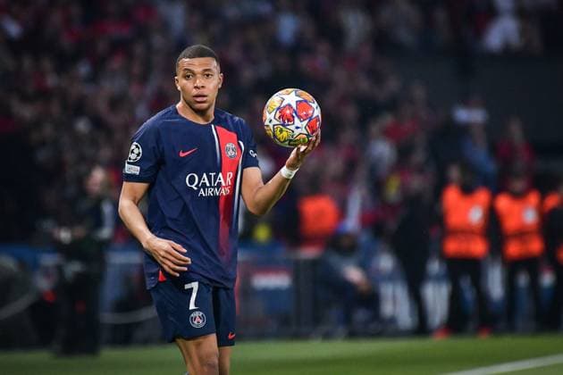 Champions League PSG vs Borussia Dortmund FA Paris Saint-Germain?s forward Kylian Mbappe holds the ball during the UEFA Champions League semi-final football match between Paris Saint-Germain and Borussia Dortmund at the Parc des Princes stadium in Paris on May 7, 2024. Photo by Firas Abdullah ABACAPRESS.COM  Copyright: xAbdullahxFiras ABACAx