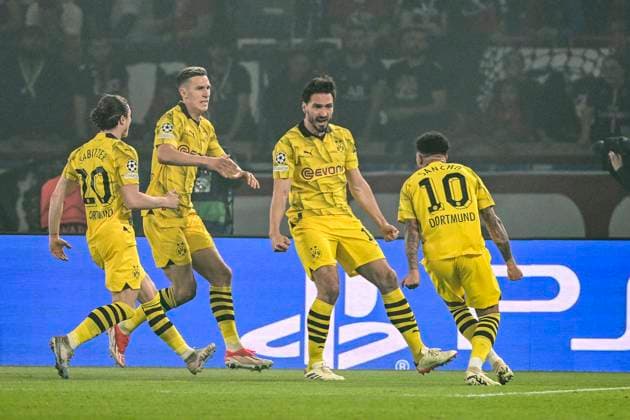 Goal celebration for 0 1 by Mats Hummels 15 Borussia Dortmund , Paris Saint Germain vs Borussia Dortmund, Football, Champions League, Semifinal, 07 05 2024 Paris Nordrhein Westfalen France Copyright: xkolbert-press MarcxNiemeyerx