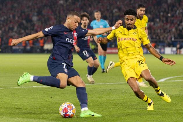 Kylian Mbappà of Paris Saint-Germain (L) and Ian Maatsen of Borussia Dortmund (R) Paris Saint-Germain v Borussia Dortmund, UEFA Champions League, Semi Final, Second Leg, Football, Parc des Princes, Paris, France - 07 May 2024 EDITORIAL USE ONLY No use with unauthorised audio, video, data, fixture lists, club league logos or live services. Online in-match use limited to 120 images, no video emulation. No use in betting, games or single club league player publications. Copyright: xPaulxCurrie Shutterstockx 14458453al