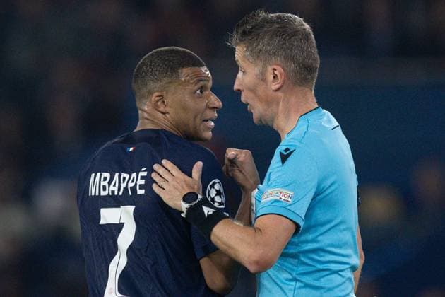 Kylian MbappÃ of Paris Saint-Germain (L) appeals to Referee Daniele Orsato (R) Paris Saint-Germain v Borussia Dortmund, UEFA Champions League, Semi Final, Second Leg, Football, Parc des Princes, Paris, France - 07 May 2024 EDITORIAL USE ONLY No use with unauthorised audio, video, data, fixture lists, club league logos or live services. Online in-match use limited to 120 images, no video emulation. No use in betting, games or single club league player publications.  Copyright: xPaulxCurrie Shutterstockx 14458453ak