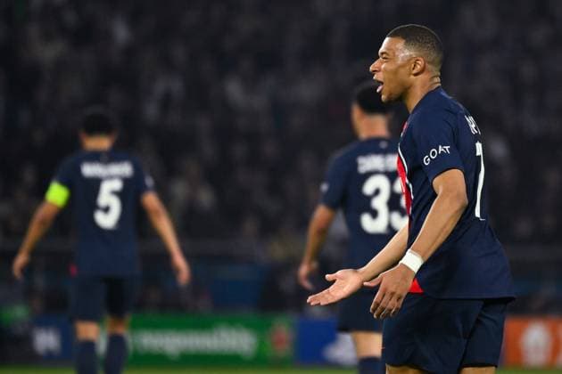Kylian Mbappe ( 7 - PSG ) looks dejected during the UEFA Champions League match between Paris Saint Germain and Borussia Dortmund at Parc Des Princes on May 07, 2024 in Paris, France. ( Photo by federico pestellini panoramic ) - FOOTBALL : PSG vs Borussia Dortmund - Ligue des Champions - 07 05 2024 FedericoPestellini Panoramic 