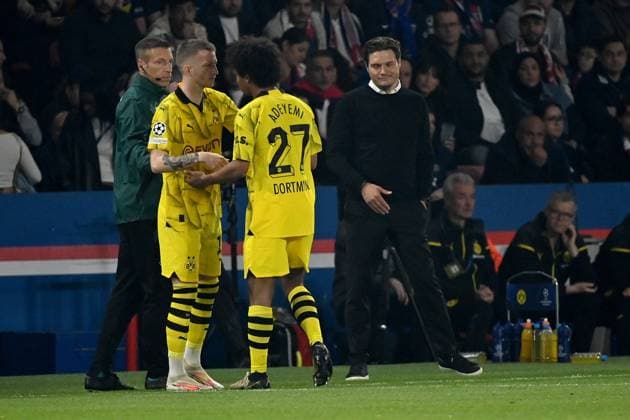 07 05 2024, xjrdrx, Football UEFA Champions League, Paris St Germain Borussia Dortmund emspor, v l Fourth official Referee Davide Massa Italy Substitution Karim Adeyemi Borussia Dortmund Coach Edin Terzic Borussia Dortmund Substitution Marco Reus Borussia Dortmund DFL DFB REGULATIONS PROHIBIT ANY USE OF PHOTOGRAPHS as IMAGE SEQUENCES and or QUASI VIDEO Paris