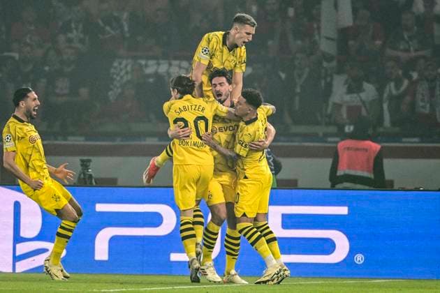Goal celebration for 0 1 by Mats Hummels 15 Borussia Dortmund , Paris Saint Germain vs Borussia Dortmund, Football, Champions League, Semifinal, 07 05 2024 Paris Nordrhein Westfalen France Copyright: xkolbert-press MarcxNiemeyerx