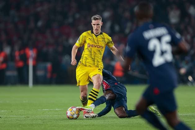 07 05 2024, Football, Season 2023 2024, UEFA Champions League, Semi-final, Paris Saint Germain Borussia Dortmund, f l Nico Schlotterbeck Borussia Dortmund , Ousmane Dembele Paris Saint Germain in duel, Paris Parc de Princes Paris France xRHR PHOTO DEx Copyright: DennisxEwert RHR-FOTOx RHR-FOTO DE
