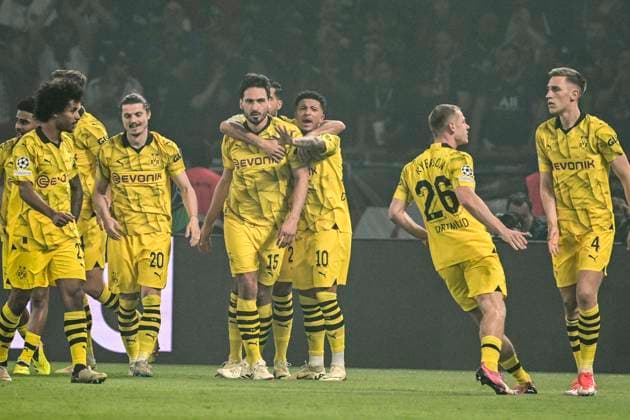Goal celebration for 0 1 by Mats Hummels 15 Borussia Dortmund , Paris Saint Germain vs Borussia Dortmund, Football, Champions League, Semifinal, 07 05 2024 Paris Nordrhein Westfalen France Copyright: xkolbert-press MarcxNiemeyerx