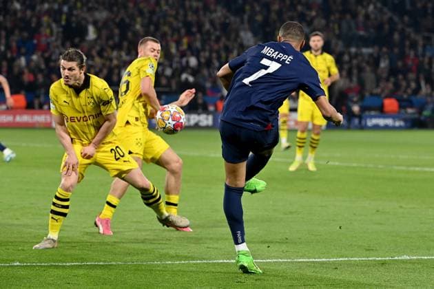 07 05 2024, xjrdrx, Football UEFA Champions League, Paris St Germain Borussia Dortmund emspor, v l Marcel Sabitzer Borussia Dortmund Julian Ryerson Borussia Dortmund Kylian Mbappe PSG Paris St Germain duel, action, action, battle for the ball DFL DFB REGULATIONS PROHIBIT ANY USE OF PHOTOGRAPHS as IMAGE SEQUENCES and or QUASI VIDEO Paris