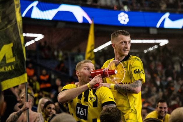 UEFA Champions League FC Paris Saint Germain Borussia Dortmund 07 05 2024 Celebrations at Borussia Dortmund after reaching the final Marco Reus Borussia Dortmund, 11 at the curve UEFA Champions League FC Paris Saint Germain Borussia Dortmund , Paris, Parc des Princes Copyright: xBEAUTIFULxSPORTS Wunderlx
