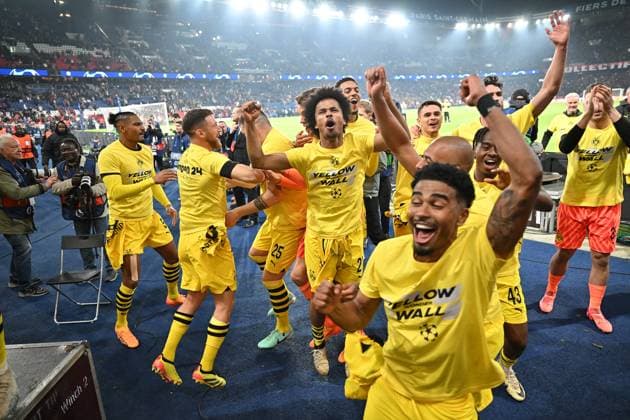 07 05 2024, xjrdrx, Football UEFA Champions League, Paris St Germain Borussia Dortmund emspor, v l Karim Adeyemi Borussia Dortmund and team cheer celebrate at the end of the match DFL DFB REGULATIONS PROHIBIT ANY USE OF PHOTOGRAPHS as IMAGE SEQUENCES and or QUASI VIDEO Paris