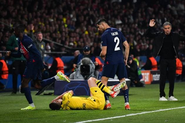 Champions League PSG vs Borussia Dortmund FA Borussia Dortmund?s defender Nico Schlotterbeck is tackled during the UEFA Champions League semi-final football match between Paris Saint-Germain and Borussia Dortmund at the Parc des Princes stadium in Paris on May 7, 2024. Photo by Firas Abdullah ABACAPRESS.COM  Copyright: xAbdullahxFiras ABACAx