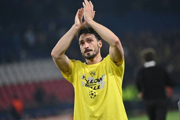 07 05 2024, xjrdrx, Football UEFA Champions League, Paris St Germain Borussia Dortmund emspor, v l Mats Hummels Borussia Dortmund thanks the fans DFL DFB REGULATIONS PROHIBIT ANY USE OF PHOTOGRAPHS as IMAGE SEQUENCES and or QUASI VIDEO Paris