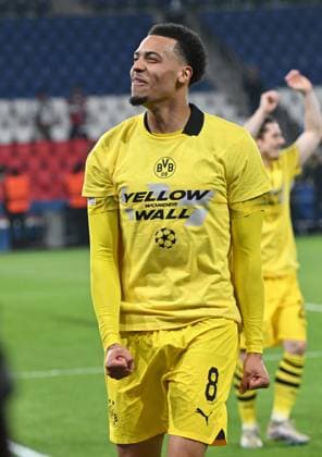 07 05 2024, xjrdrx, Football UEFA Champions League, Paris St Germain Borussia Dortmund emspor, v l Felix Nmecha Borussia Dortmund and team cheer celebrate at the end of the match DFL DFB REGULATIONS PROHIBIT ANY USE OF PHOTOGRAPHS as IMAGE SEQUENCES and or QUASI VIDEO Paris