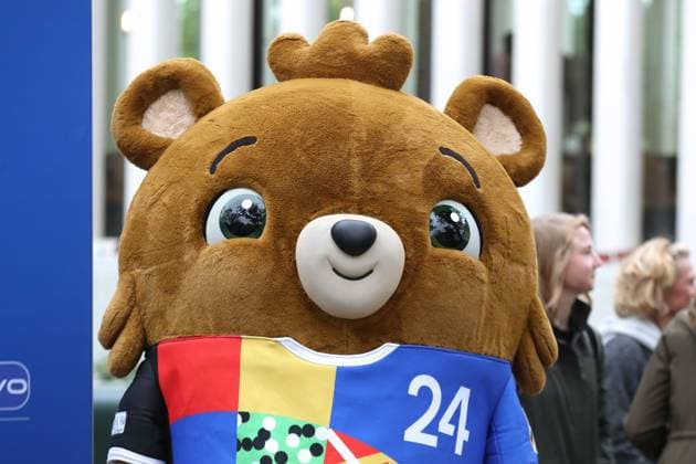 UEFA EURO 2024 European Championship trophy makes a guest appearance in Leipzig, 07 05 24 The European Championship mascot Albärt The European Championship trophy also made a stop at Leipzig Zoo on 07 05 24 Copyright: xBEAUTIFULxSPORTS JanxKaeferx