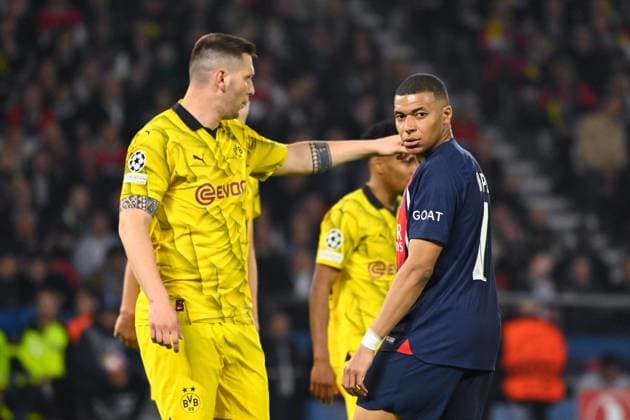 Kylian Mbappe ( 7 - PSG ) looks dejected during the UEFA Champions League match between Paris Saint Germain and Borussia Dortmund at Parc Des Princes on May 07, 2024 in Paris, France. ( Photo by federico pestellini panoramic ) - FOOTBALL : PSG vs Borussia Dortmund - Ligue des Champions - 07 05 2024 FedericoPestellini Panoramic 