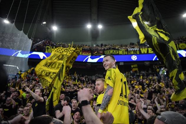 Champions League Borussia Dortmund celebrates its win over PSG FA Borussia Dortmund?s midfielder Marco Reus celebrates the win over Paris Saint-Germain at the end of the UEFA Champions League semi-final football match at the Parc des Princes stadium in Paris on May 7, 2024. Photo by Firas Abdullah ABACAPRESS.COM  Copyright: xAbdullahxFiras ABACAx