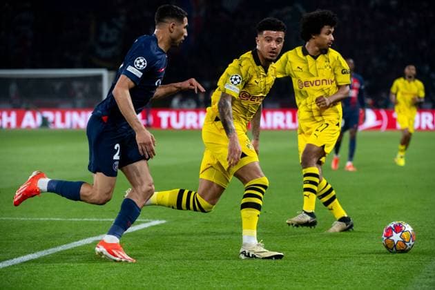 Jadon Sancho Borussia Dortmund, 10 in duel with Achraf Hakimi Paris Saint Germain, 02 , behind Karim Adeyemi Borussia Dortmund, 27 , FRA, Paris Saint Germain PSG vs Borussia Dortmund BVB , Football, UEFA Champions League, Semi-final second leg, 2023 2024 season, 07 05 2024 FRA, Paris Saint Germain PSG vs Borussia Dortmund BVB , Football, UEFA Champions League, Semi-final second leg, 2023 2024 season, 07 05 2024 Paris Copyright: xEibner-Pressefoto Memmlerx EP_MMR