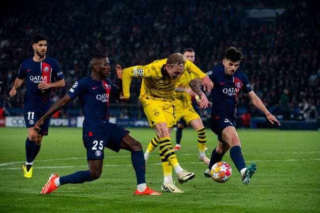 Julian Brandt Borussia Dortmund, 19 in duel with Nuno Mendes Paris Saint Germain, 25 , Lucas Beraldo Paris Saint Germain, 35 , FRA, Paris Saint Germain PSG vs Borussia Dortmund BVB , Football, UEFA Champions League, Semi-final second leg, 2023 2024 season, 07 05 2024 FRA, Paris Saint Germain PSG vs Borussia Dortmund BVB , Football, UEFA Champions League, Semi-final second leg, 2023 2024 season, 07 05 2024 Paris Copyright: xEibner-Pressefoto Memmlerx EP_MMR