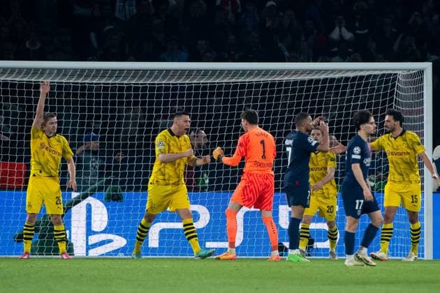 Niklas Suele Borussia Dortmund, 25 , Gregor Kobel Borussia Dortmund, 01 and team cheer a defensive action, Kylian Mbappe Paris Saint Germain, 07 aergert sich, FRA, Paris Saint Germain PSG vs Borussia Dortmund BVB , Football, UEFA Champions League, Semi-final second leg, 2023 2024 season, 07 05 2024 FRA, Paris Saint Germain PSG vs Borussia Dortmund BVB , Football, UEFA Champions League, Semi-final second leg, 2023 2024 season, 07 05 2024 Paris Copyright: xEibner-Pressefoto Memmlerx EP_MMR