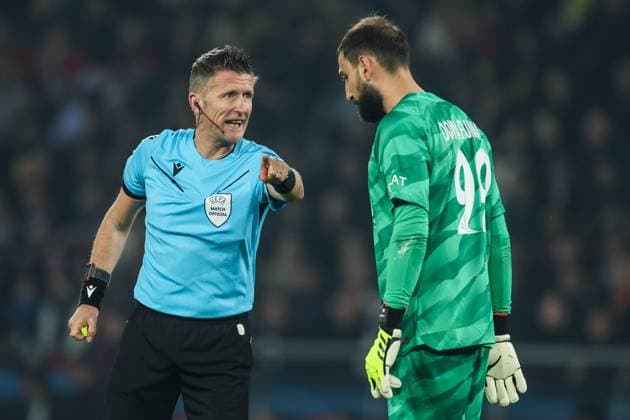 Paris Saint-Germain v Borussia Dortmund: Semi-final Second Leg - UEFA Champions League 2023 24 Referee Daniele Orsato (L) and Gianluigi Donnarumma of Paris Saint-Germain (PSG) (R) are standing on the pitch during the UEFA Champions League semi-final second leg football match between Paris Saint-Germain (PSG) and Borussia Dortmund at the Parc des Princes Stadium in Paris. Paris France  Copyright: xIbrahimxEzzatx originalFilename:ezzat-parissai240507_npRQK.jpg