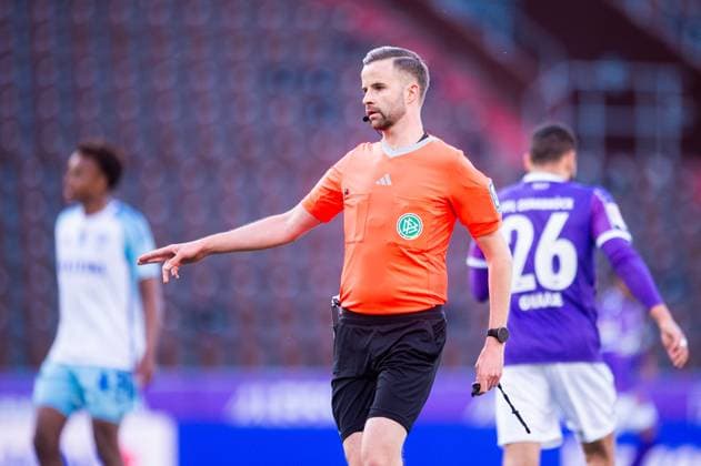 07 05 2024 Soccer, 2023 2024, 2 Bundesliga, Matchday 32, VfL Osnabrück FC Schalke 04 Michael Bacher Referee DFL REGULATIONS PROHIBIT ANY USE OF PHOTOGRAPHS AS IMAGE SEQUENCES AND OR QUASI VIDEO