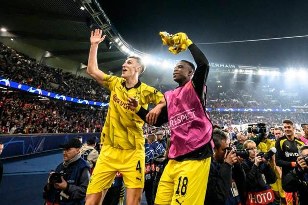 Dortmund team celebrates with the fans, Paris Saint Germain vs Borussia Dortmund, football, Champions League, semi-final, 07 05 2024 Paris North Rhine-Westphalia France Copyright: xkolbert-press MarcxNiemeyerx
