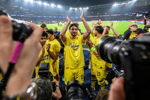 Mats Hummels 15 Borussia Dortmund cheers, Paris Saint Germain vs Borussia Dortmund, Football, Champions League, Semi-final, 07 05 2024 Paris North Rhine-Westphalia France Copyright: xkolbert-press MarcxNiemeyerx