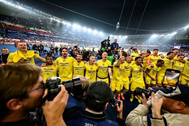 Dortmund team celebrates with the fans, Paris Saint Germain vs Borussia Dortmund, football, Champions League, semi-final, 07 05 2024 Paris North Rhine-Westphalia France Copyright: xkolbert-press MarcxNiemeyerx
