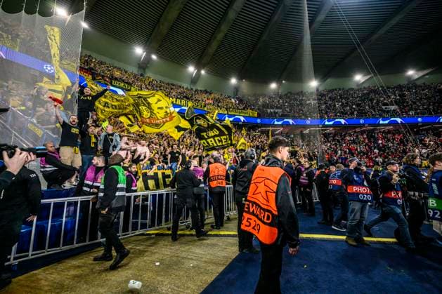Dortmund team celebrates with the fans, Paris Saint Germain vs Borussia Dortmund, football, Champions League, semi-final, 07 05 2024 Paris North Rhine-Westphalia France Copyright: xkolbert-press MarcxNiemeyerx