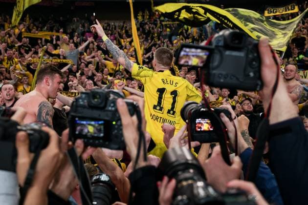 07 05 2024, Football, 2023 2024 season, UEFA Champions League, semi-final, Paris Saint Germain Borussia Dortmund, Marco Reus Borussia Dortmund celebrates reaching the final with the fans, Paris Parc de Princes Paris France xRHR PHOTO DEx Copyright: DennisxEwert RHR-FOTOx RHR-FOTO DE